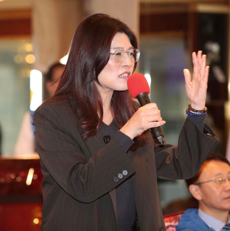 国民党主席郑丽文呼吁，民进党政府不要以为做任何危险挑衅的动作，美国都会来帮我们收拾烂摊子。