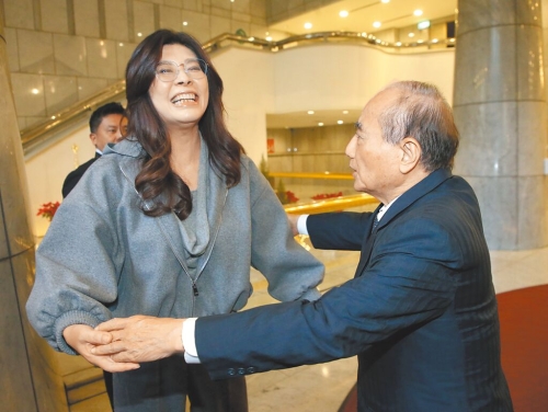 郑丽文聘最高顾问 郑丽文聘最高顾问