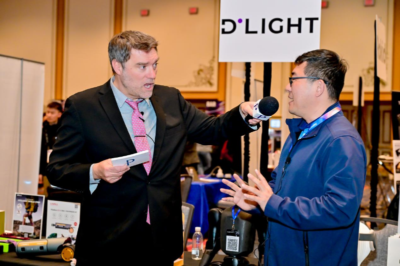 上纬启元首秀CES展1