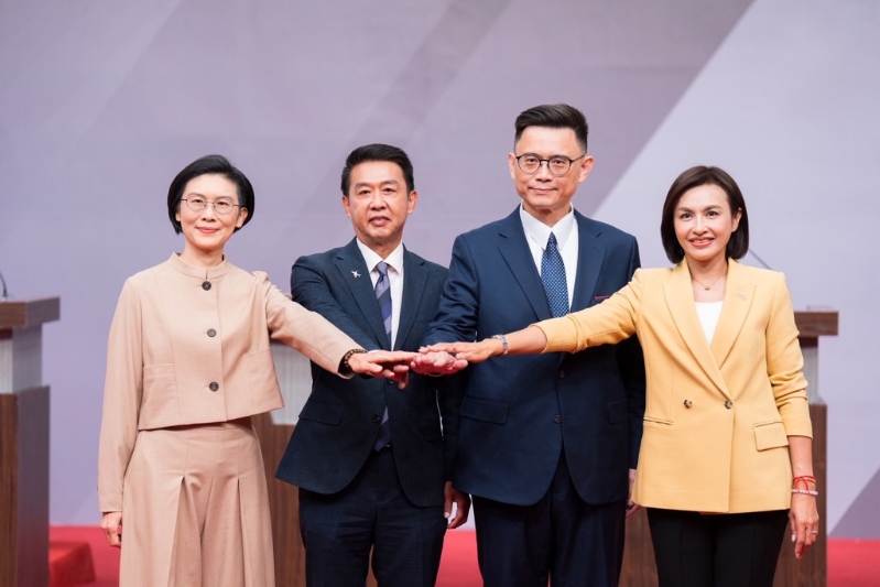 2026民进党高雄市长政见提名会3日登场，左起为林岱桦、许智杰、赖瑞隆、邱议莹