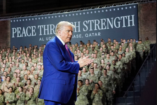 特朗普先前在卡塔尔乌代德空军基地，向美军喊话。