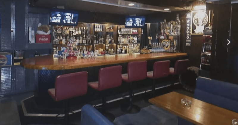 涉案的49岁酒吧老板松仓俊彦已被捕，并供称在杀害死者后将其“封尸”墙内，期间更若无其事照常营业，行径令人不寒而栗