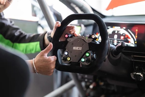 国产最强2.0T! 广汽传祺推出影豹R N1赛车:可合法出街