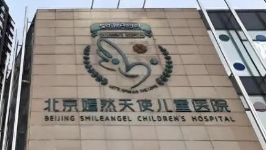 向华强直言李亚鹏经营能力欠缺，自曝曾向嫣然天使基金捐款400万