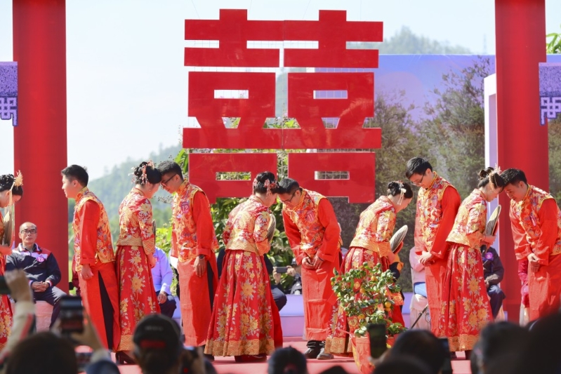 内地“赘婿市场”的兴起,有意“入赘”者,不乏硕士及博士学历、年薪百万的高材生。 内地“赘婿市场”的兴起,有意“入赘”者,不乏硕士及博士学历、年薪百万的高材生。