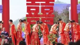 内地“赘婿市场”兴起，年薪百万男也想走捷径，“女方家庭反给出礼金”