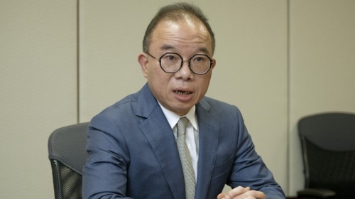 政制及内地事务局局长曾国卫。