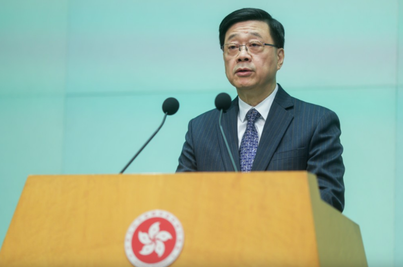 李家超今早(27日)出席行会时表示，目前的问卷调查，已收到约9成业主的回复。