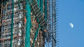 香港大埔五级火｜屋宇署：13幢楼没遵从消防安全预防措施，两个案获发停工令