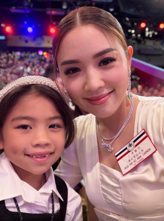 严纪雯与何超盈女儿Audrey合照。 严纪雯与何超盈女儿Audrey合照。