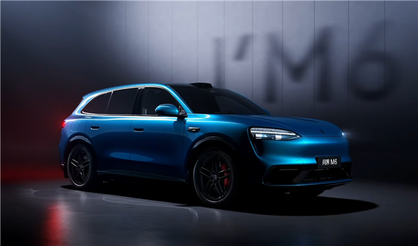 问界56789凑齐!余承东公布问界M6实车:大灯璀璨如钻石