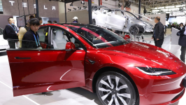 全球首例︱中国禁电动车隐藏式把手，2027年生效