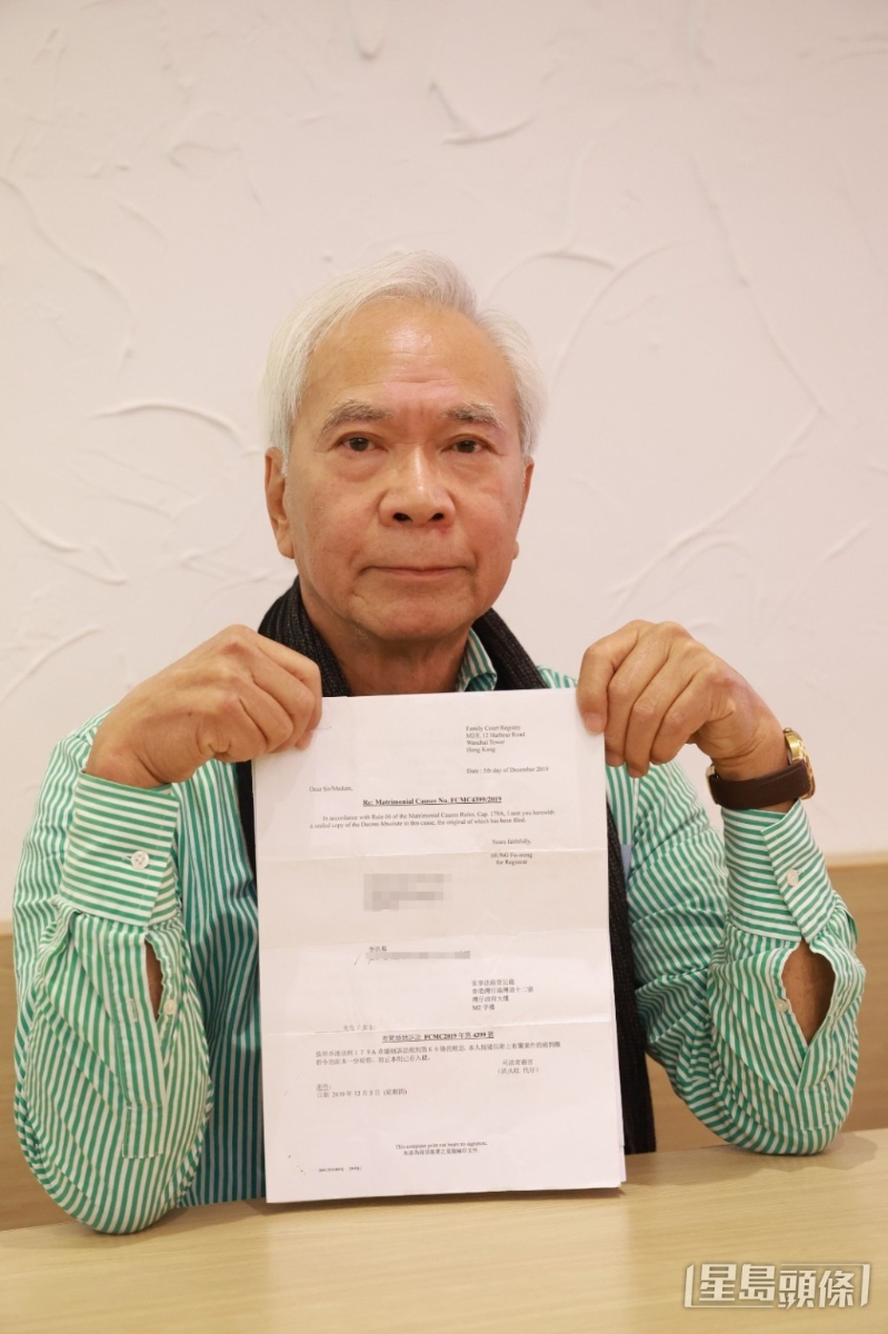 李龙基独家向《星岛》展示离婚证明书以证示听。
