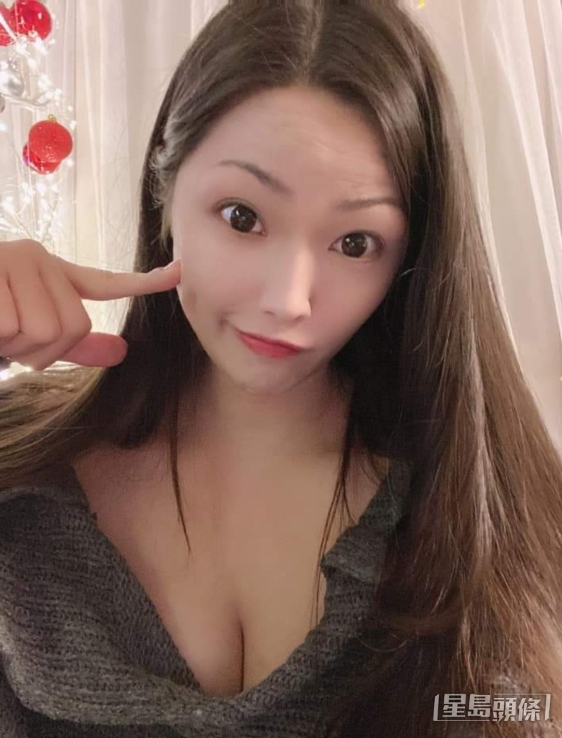 王青霞曾在社交平台晒出性感诱人肉照。