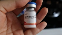 “0元购药，还能赚钱”？24岁血友病患者囤免费“救命药”，卷入巨额医保诈骗案