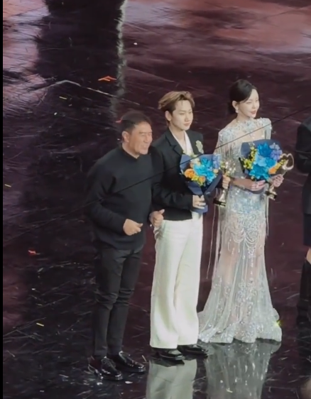 大麦总裁微博之夜意外摔倒 网友借机吐槽票务问题