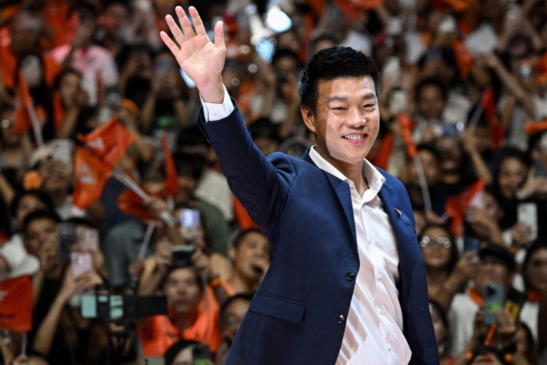 民调支持度最高的人民党，第一顺位总理候选人纳塔蓬大受支持者欢迎。