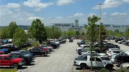 大众与美国汽车工会达成里程碑式协议：全员涨薪20%