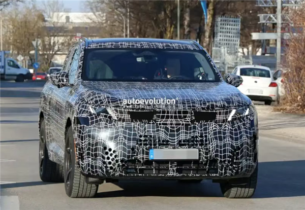 动力强悍！全新宝马X5 M60谍照曝光：搭载4.4T V8引擎+48V轻混