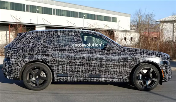 动力强悍！全新宝马X5 M60谍照曝光：搭载4.4T V8引擎+48V轻混