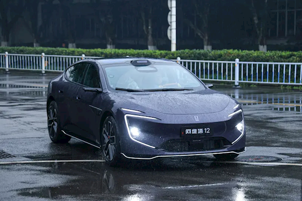 新款阿维塔12内饰官图发布：车内紧急解锁手柄醒目非常