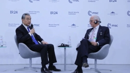 王毅回应“中国在乌克兰问题上发挥什么作用”：中国不是当事方，决定权并不在中国手里