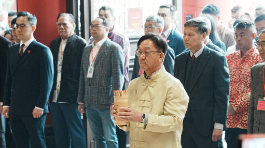 刘业强为香港求得第22签中签，签文：但凡见利莫忘义