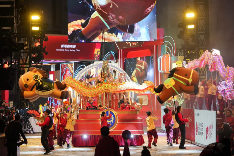 同心同步同进 驰骋精彩马年