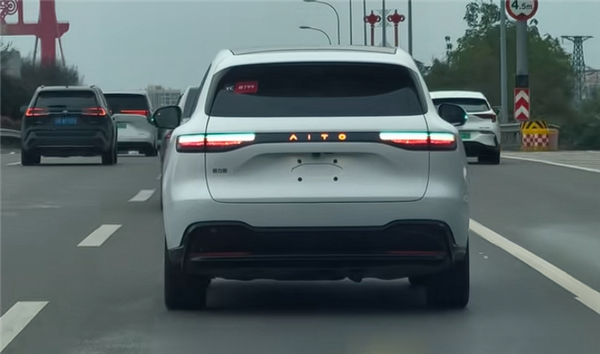 鸿蒙智行开年爆款 问界M6七种配色全公开：名字有意思