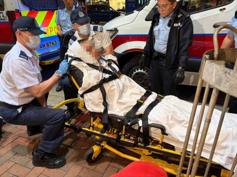 疑犯被五花大绑送院。