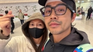 演员李茂全家被迫滞留在迪拜，现已从马来西亚转机回国，刚刚与妻子弦子同框报平安