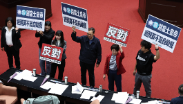 “立院”表决战22绿委翘班，杨智伃喊夸张：他发文打卡，人却没出现