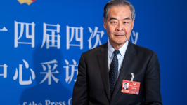 全国两会·专访︱谈香港“五年规划”，梁振英：需长远眼光、坚定目标