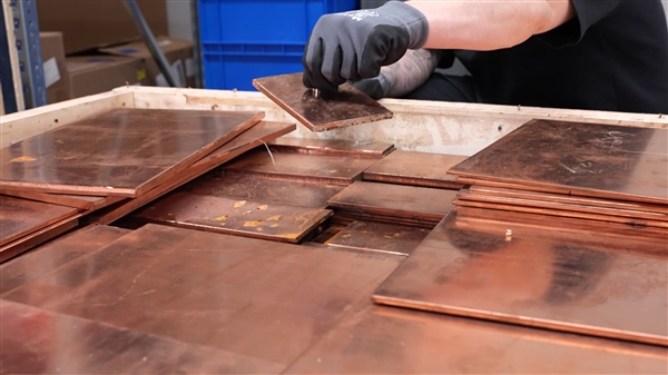 德国暴力熊哭诉：向中国采购铜铝材料 被骗32万元