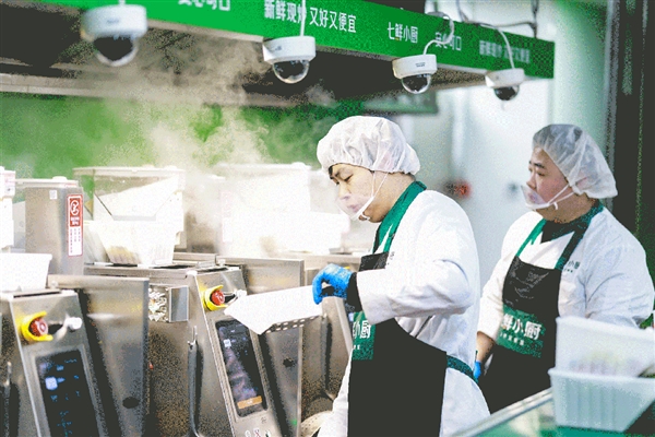 解决父母吃饭难题！七鲜小厨全国门店上线长辈专区：少油少盐、后厨直播