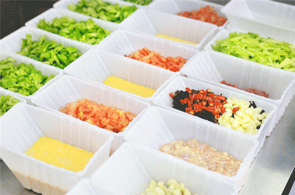 解决父母吃饭难题！七鲜小厨全国门店上线长辈专区：少油少盐、后厨直播