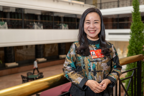 在台湾出生的港区全国人大代表、中国和平统一促进会香港总会常务副会长凌友诗接受《星岛》访问。