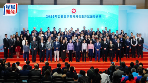 100名公仆获颁嘉许状 100名公仆获颁嘉许状