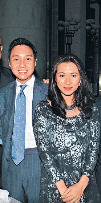 麦家琪2006年与大律师王国豪结婚。 麦家琪2006年与大律师王国豪结婚。