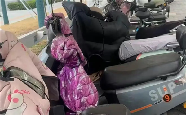 小区门口充电服务费高出电费近2倍！12315: 服务费属于市场调节价 不能强制降价