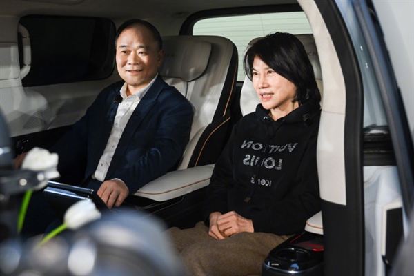 董明珠回应提车极氪009：世界汽车看中国 中国汽车看吉利