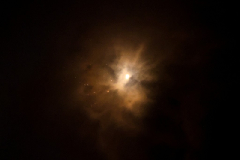 伊朗导弹越过耶路撒冷上空。 伊朗导弹越过耶路撒冷上空。