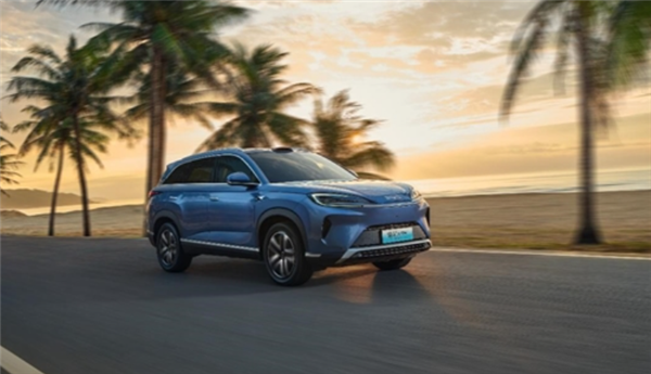 8年补贴即将清零！香港市民连夜抢订国产电动车 现车全面告急