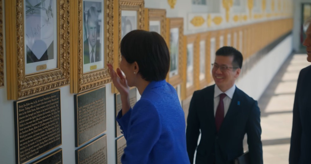 高市早苗被指访白宫时对“自动签字笔照片”大笑,是嘲讽拜登 高市早苗被指访白宫时对“自动签字笔照片”大笑,是嘲讽拜登