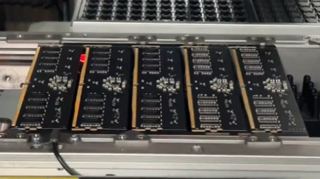 内存条价格大崩盘，32G DDR5暴跌超500元，黄牛疯狂抛售无人接盘