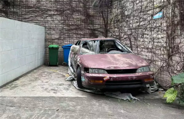 终于对僵尸车出手了！深圳新规：长期占位不缴费者将罚款并纳入征信