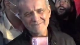 伊朗总统、外长现身德黑兰街头，参加民众集会！