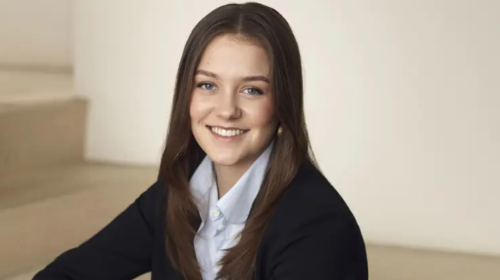 丹麦王室首位女性从军