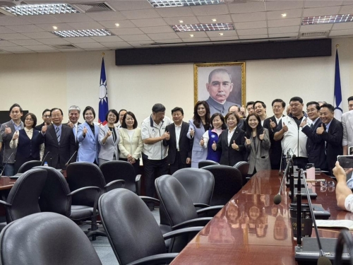 郑丽文在访陆行前记者会表示，自己是带着善意出发，这是一趟和平之旅，希望能将世界最危险的地方，变成最安全的区域，避免下一代人免于战争摧残，同时向民进党证明，“两岸和平没有这么困难”。