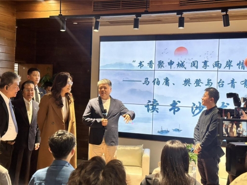 郑丽文见《长安的荔枝》作者